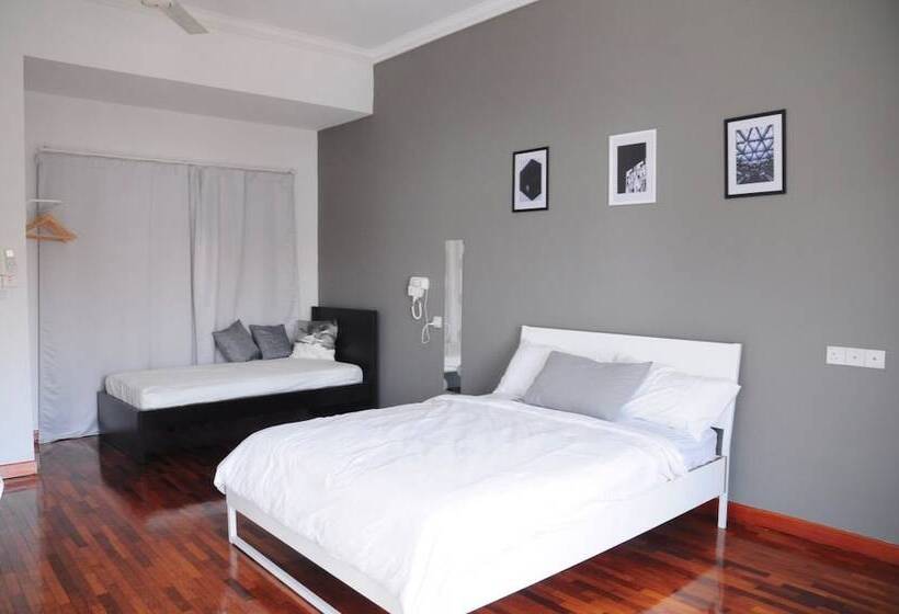 פנסיון Grayhaus Guest House