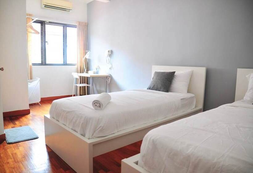 פנסיון Grayhaus Guest House