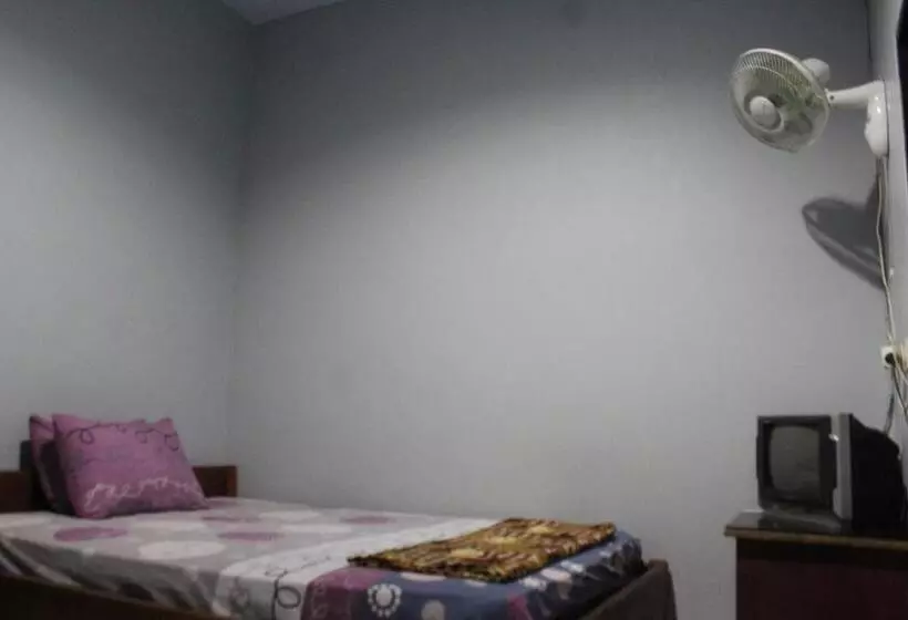 ユースホステル Penginapan Artha