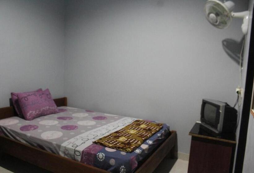 فندق صغير Penginapan Artha