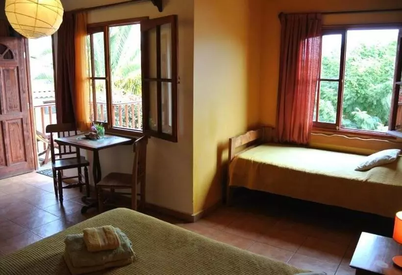 ペンション Hostal El Punto
