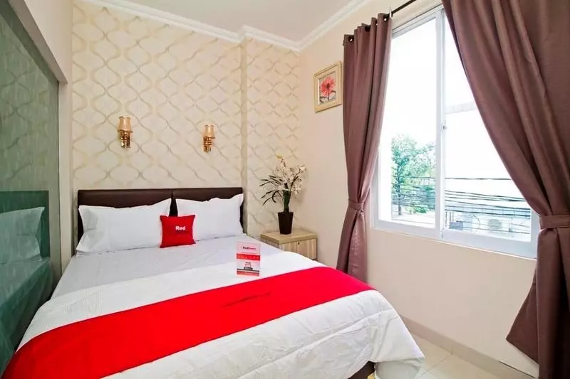 Majatalo Reddoorz Plus @ Cideng Barat