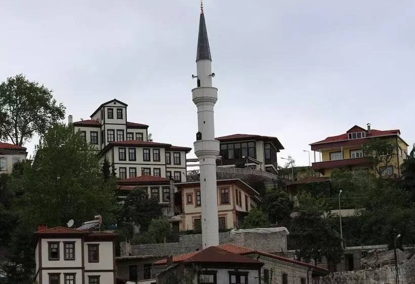 Retkeilymaja Kanoglu Konagi