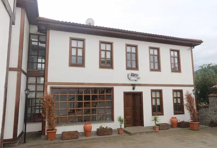 Retkeilymaja Kanoglu Konagi