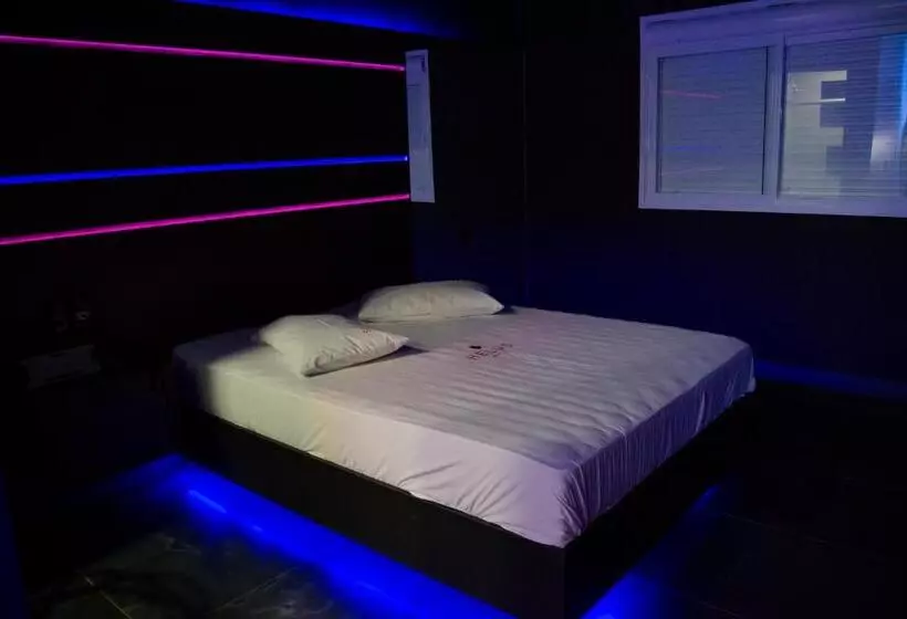 Helus Motel