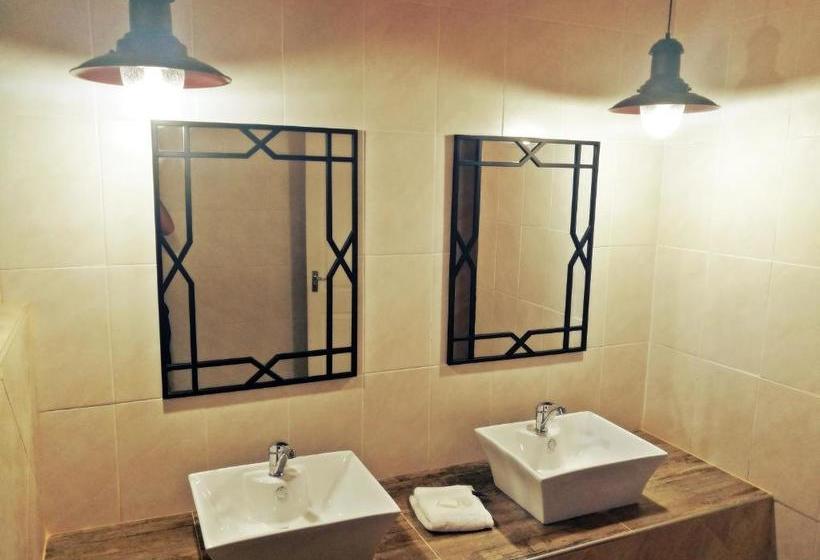 פנסיון Kures Guest House