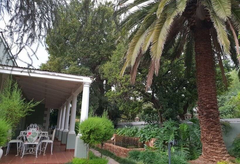 ペンション Bauhenia Guesthouse