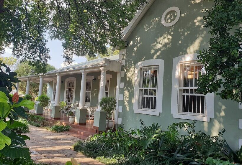 ペンション Bauhenia Guesthouse