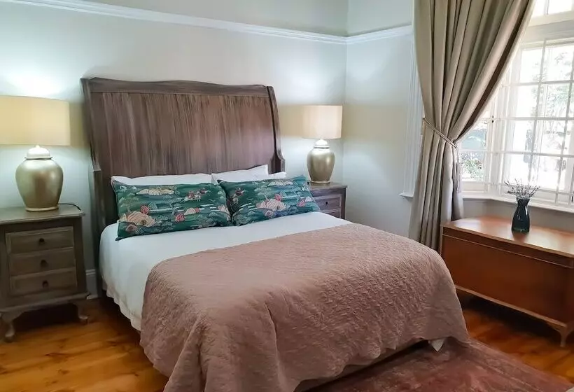 Majatalo Bauhenia Guesthouse