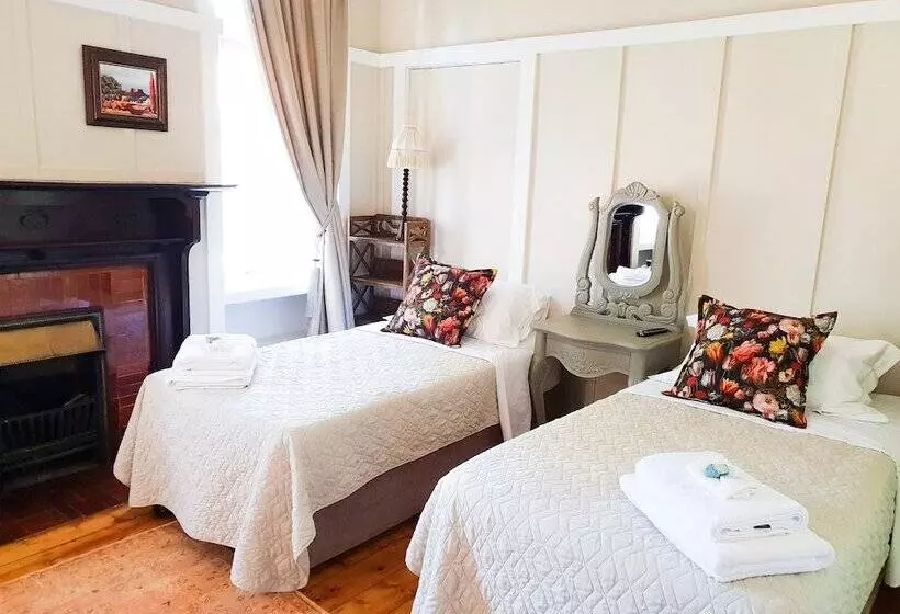 Majatalo Bauhenia Guesthouse