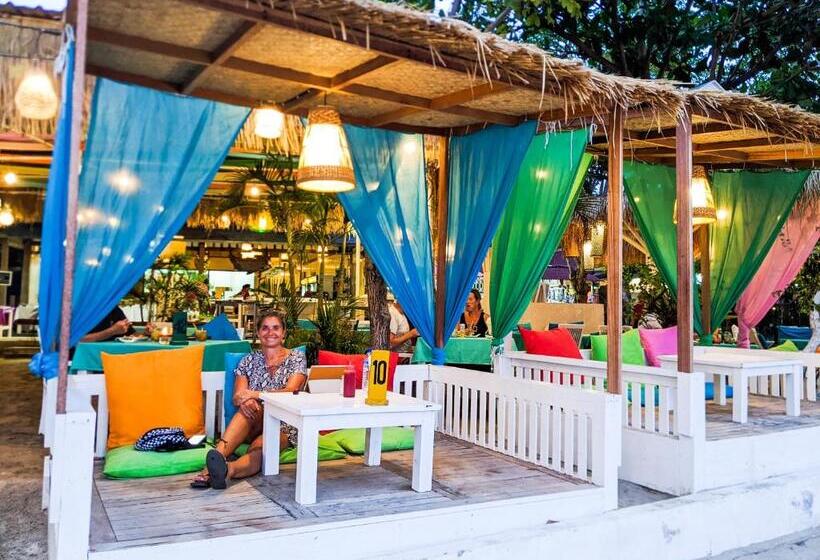 ペンション Zipp Bar Restaurant & Bungalows