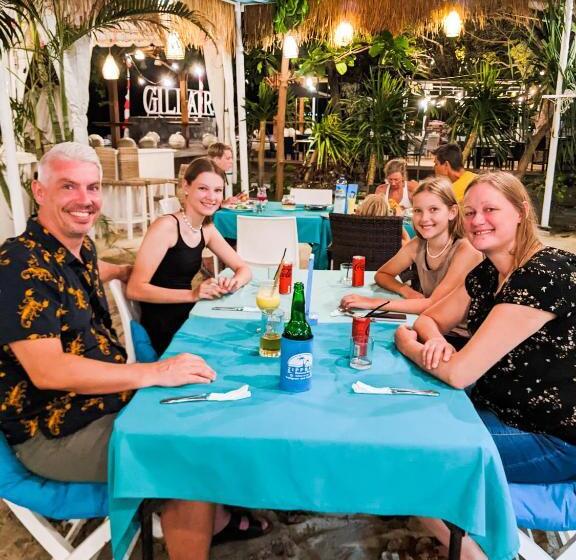 ペンション Zipp Bar Restaurant & Bungalows