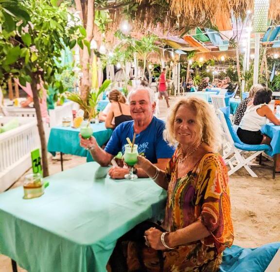 ペンション Zipp Bar Restaurant & Bungalows