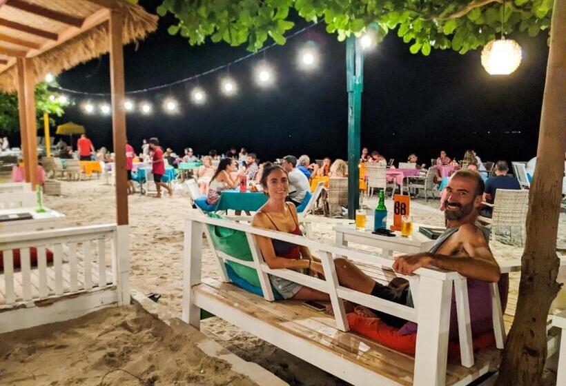 ペンション Zipp Bar Restaurant & Bungalows