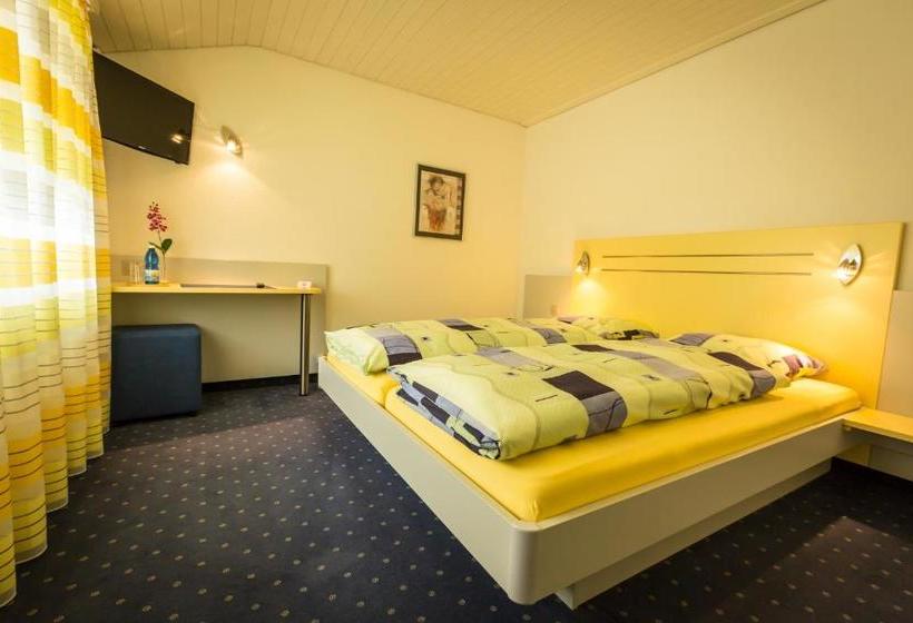 הוסטל Franz Anton