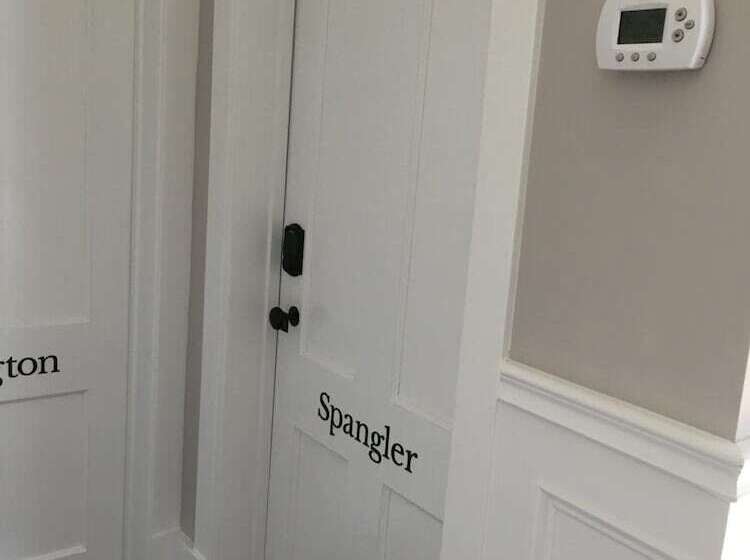 Hostel The Plainfield Inn