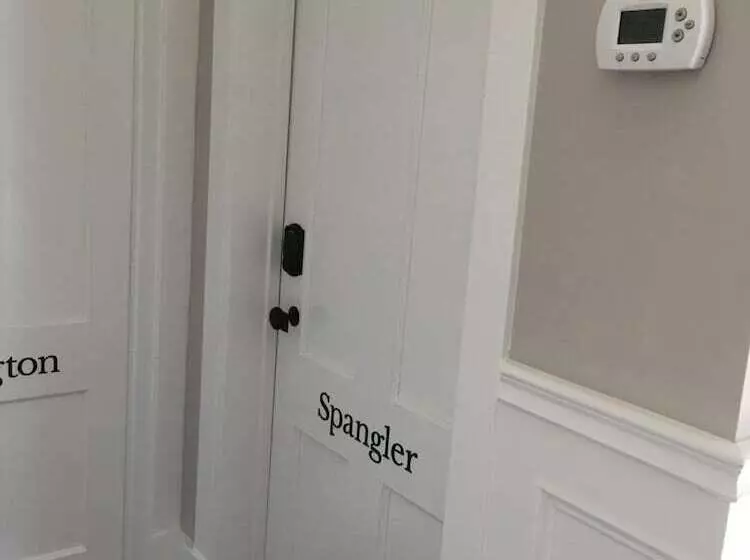 Retkeilymaja The Plainfield Inn