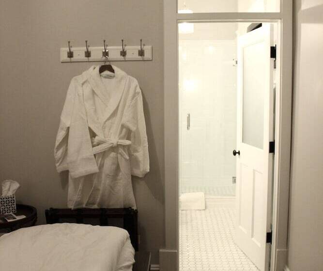 Hostel The Plainfield Inn