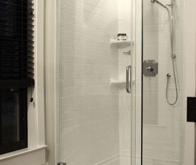 Hostel The Plainfield Inn