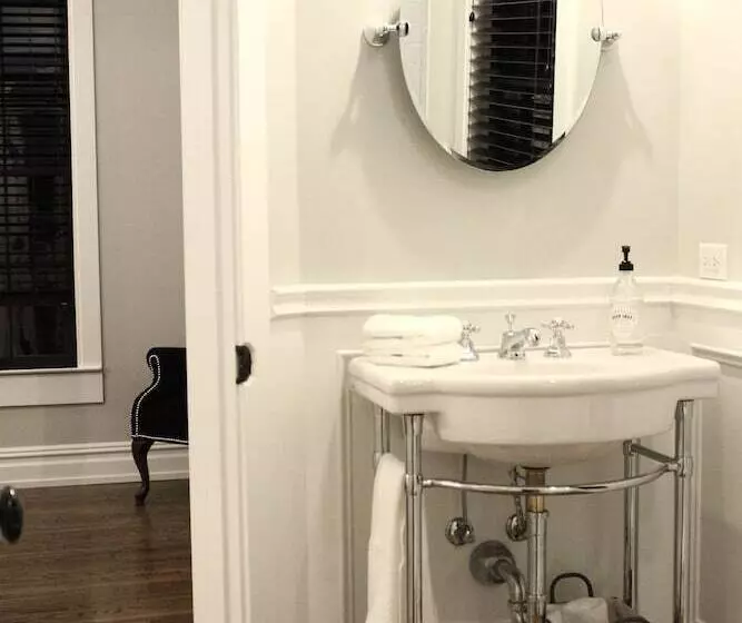 Retkeilymaja The Plainfield Inn