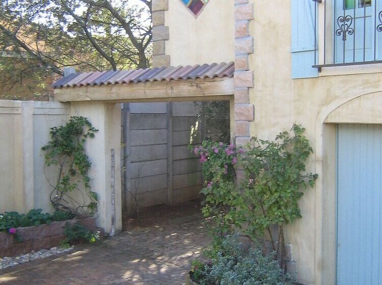 بنسيون Aurora Guest Units