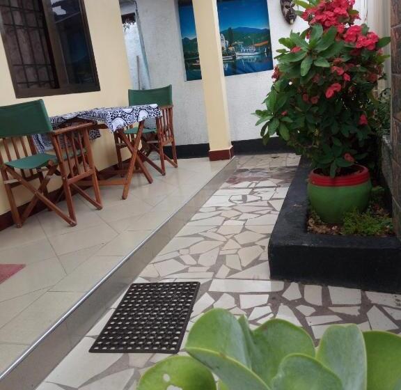 پانسیون Kivulini Homestay