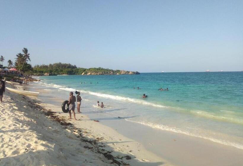 پانسیون Kivulini Homestay