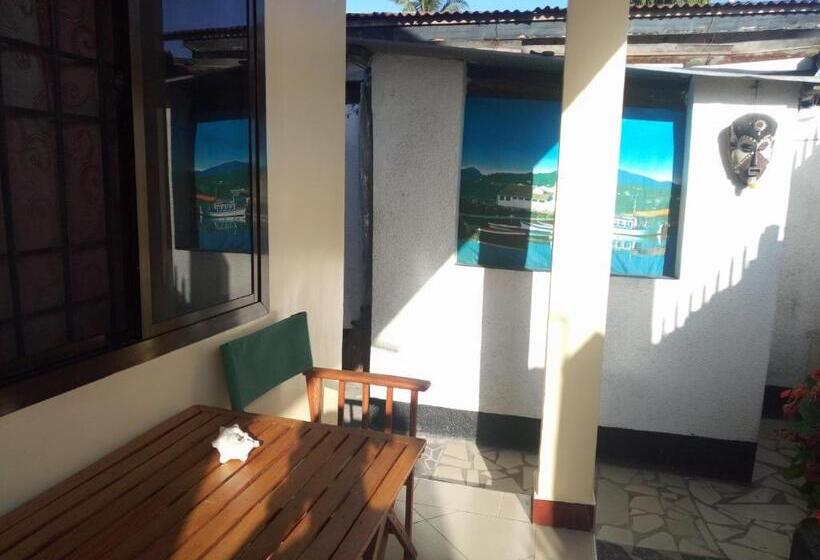 پانسیون Kivulini Homestay