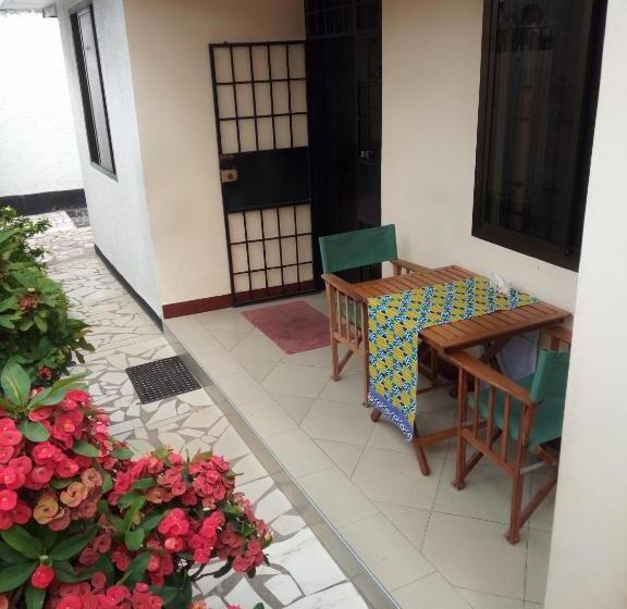 پانسیون Kivulini Homestay