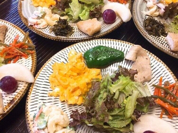 פנסיון Yasuragi Guest House & Bar