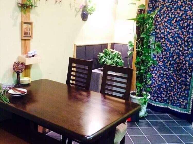 פנסיון Yasuragi Guest House & Bar