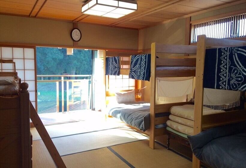 פנסיון Yasuragi Guest House & Bar