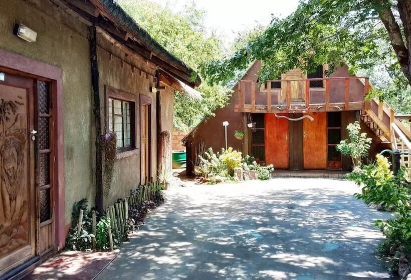 پانسیون Elephant Trail Guesthouse And Backpackers