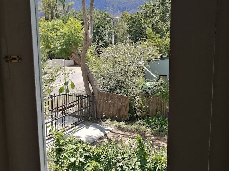 بنسيون Fiore Guest Accommodation