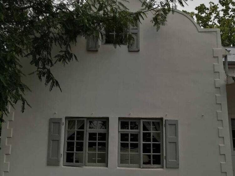 بنسيون Fiore Guest Accommodation