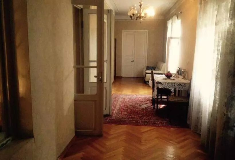 پانسیون Guest House Gzirishvili