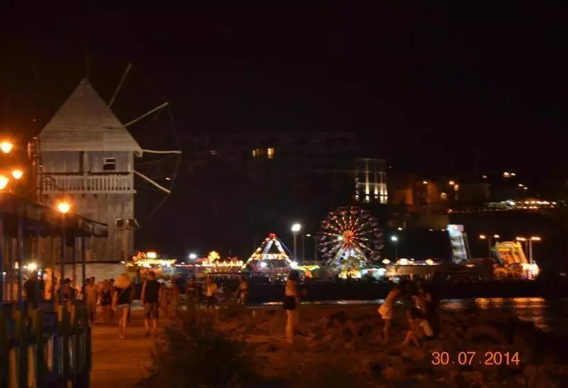 پانسیون Nirvana Guest House