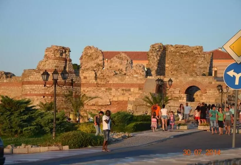پانسیون Nirvana Guest House