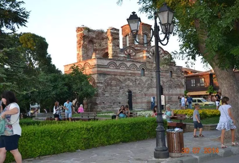 پانسیون Nirvana Guest House