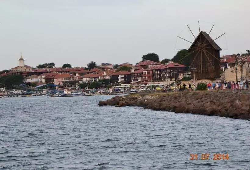 پانسیون Nirvana Guest House