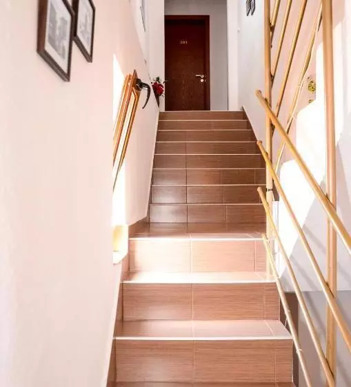 پانسیون Nirvana Guest House