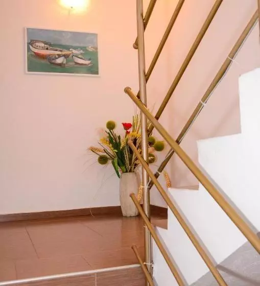 پانسیون Nirvana Guest House