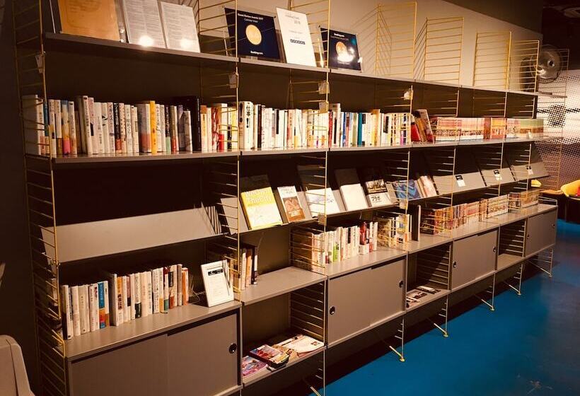 فنادق الكبسولة Calendar