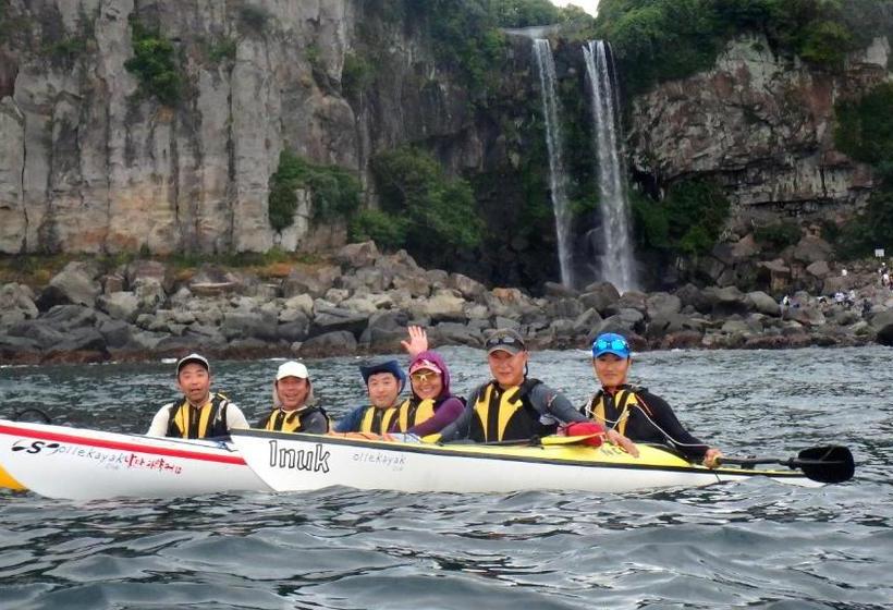 פנסיון Basecamp Guesthouse  Hostel