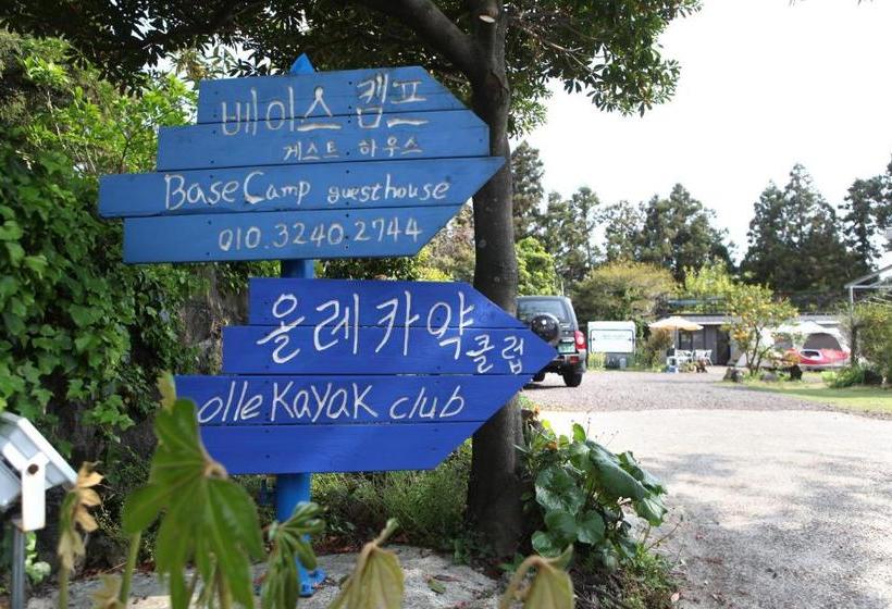 פנסיון Basecamp Guesthouse  Hostel