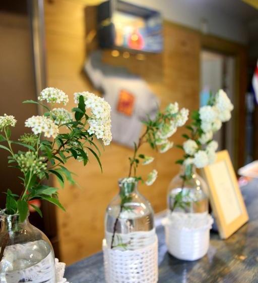 פנסיון Basecamp Guesthouse  Hostel