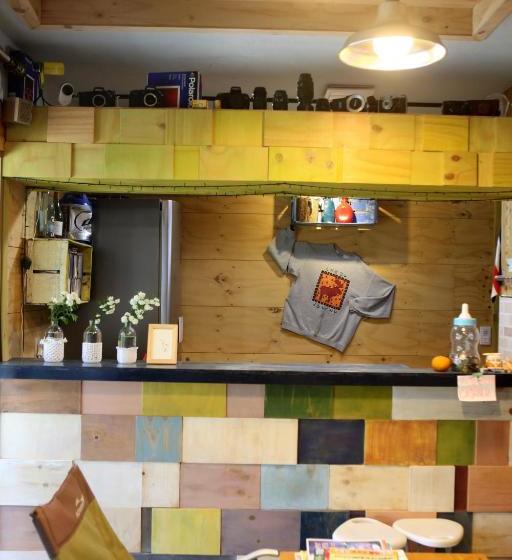 פנסיון Basecamp Guesthouse  Hostel