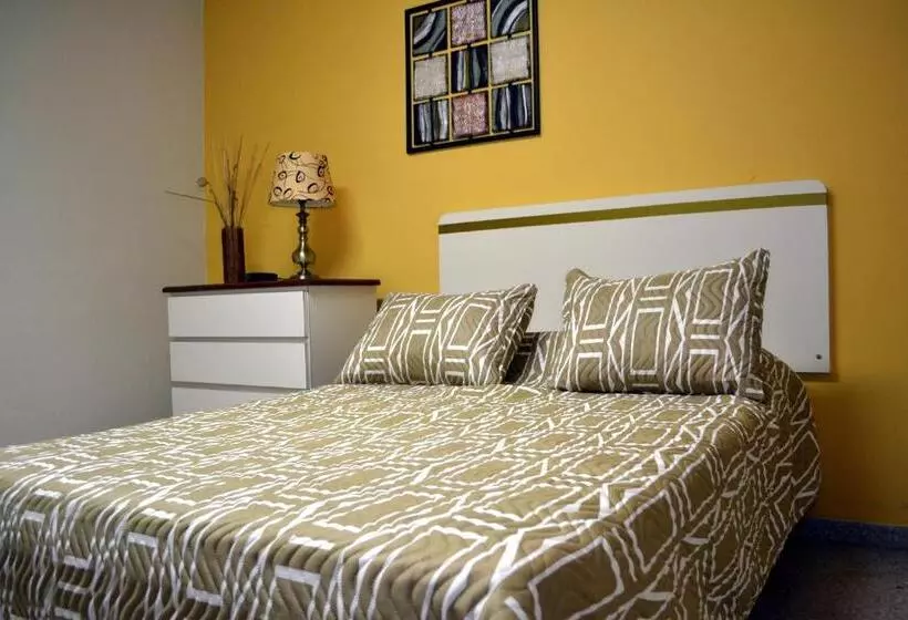 پانسیون Hostal Universitario