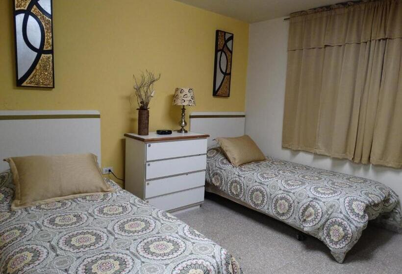 پانسیون Hostal Universitario