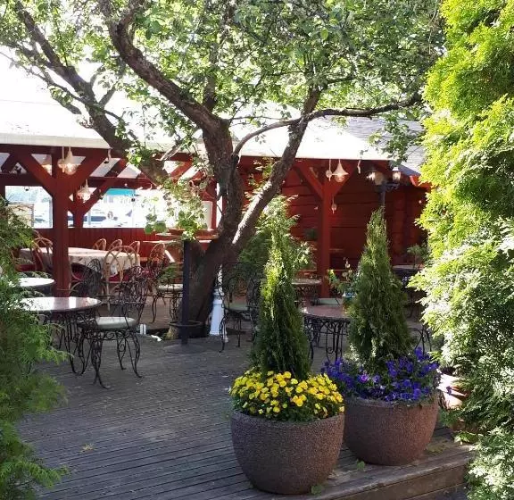 Retkeilymaja Li Luostarin Puutarha